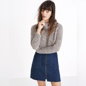 Madewell Denim Utility Zip Skirt
Size 25